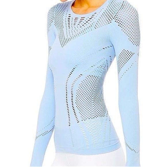 ALO YOGA Powder Blue long sleeve top! BRAND NEW! Cut out detail.
Size S - Picture 4 of 4